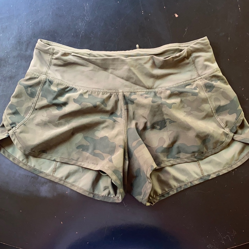 Lululemon Green Camo Speed Up Short Size 4
